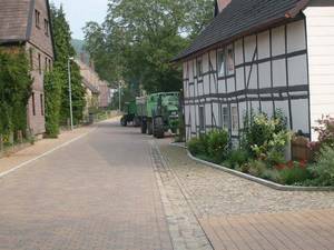Hohe-Im Dorfe
